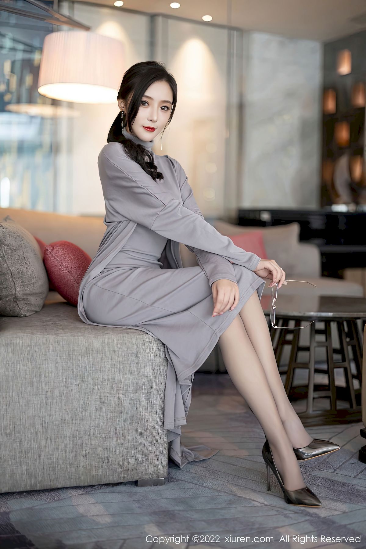 王馨瑶yanni - 灰色长裙+黑丝美腿性感写真