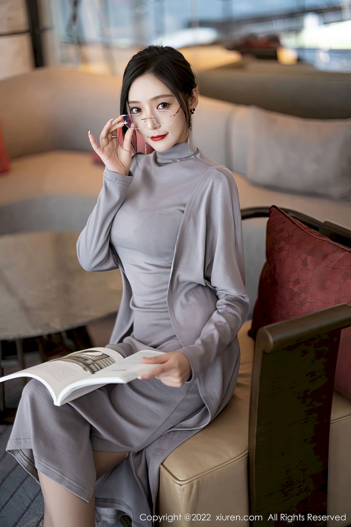 王馨瑶yanni - 灰色长裙+黑丝美腿性感写真