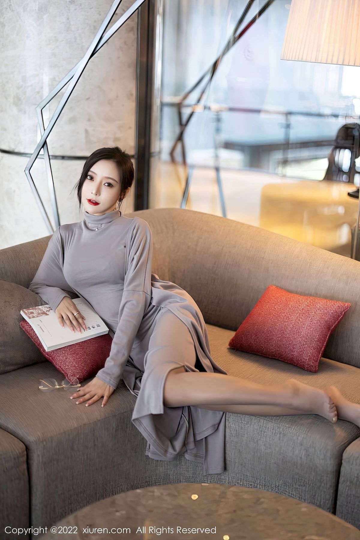 王馨瑶yanni - 灰色长裙+黑丝美腿性感写真