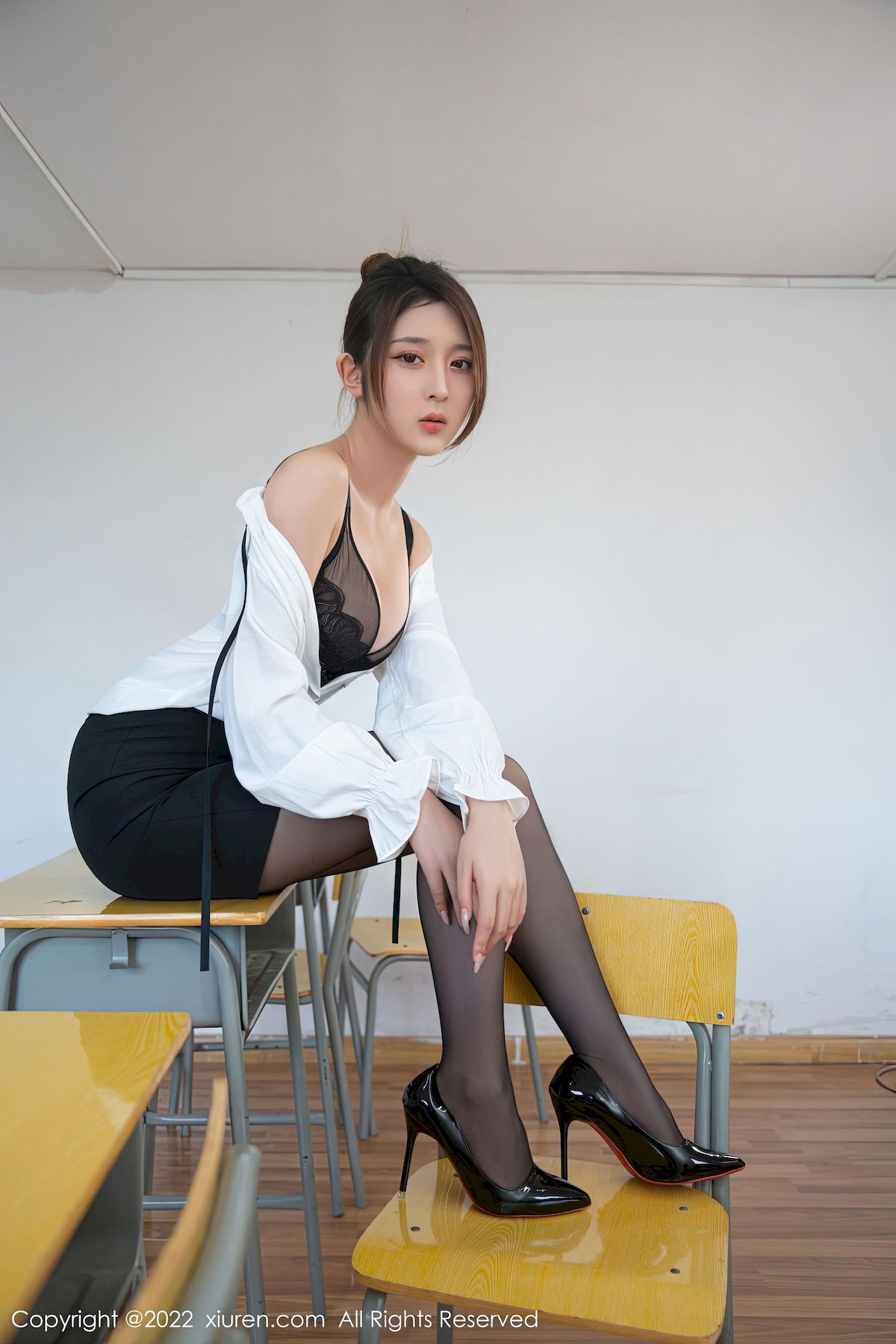 夏甜甜 - 白色上衣+黑色短裙性感写真