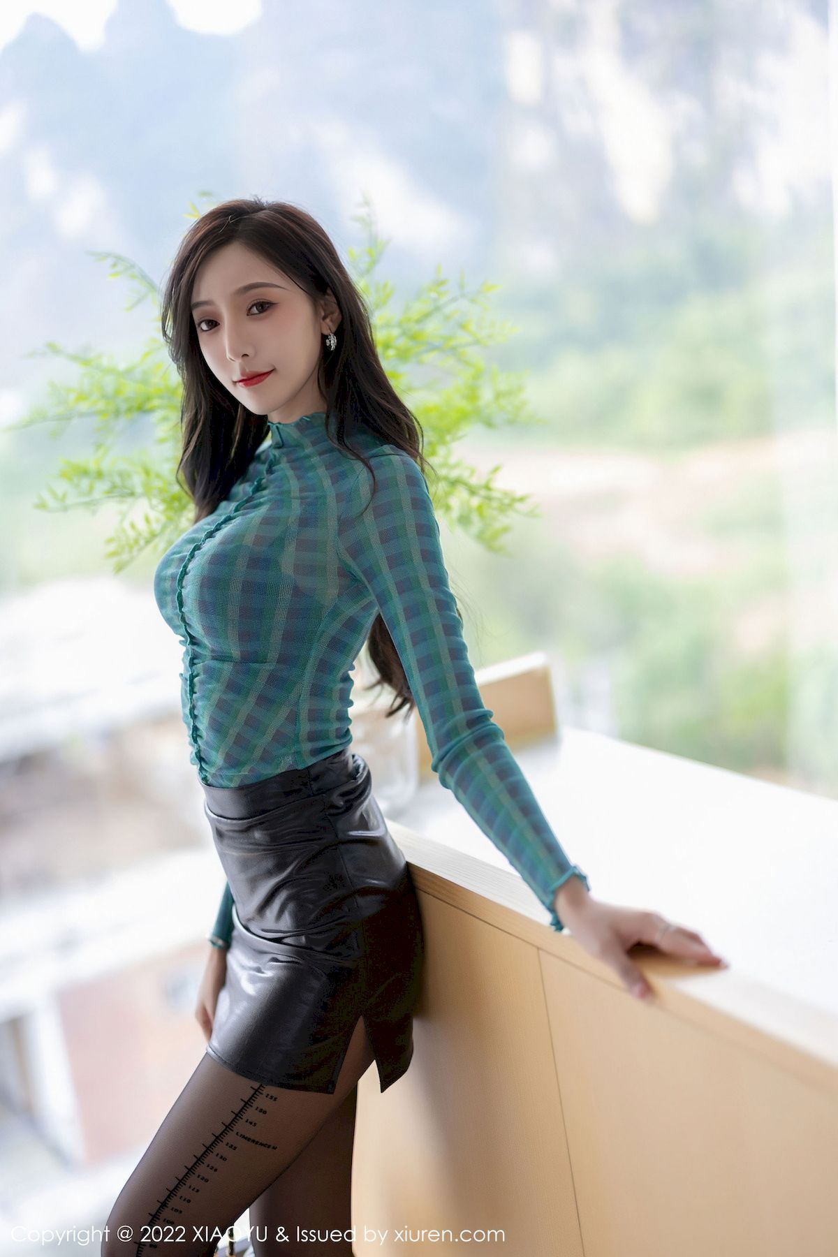 王馨瑶yanni - 蓝绿色上衣+黑色短裙杭州旅拍