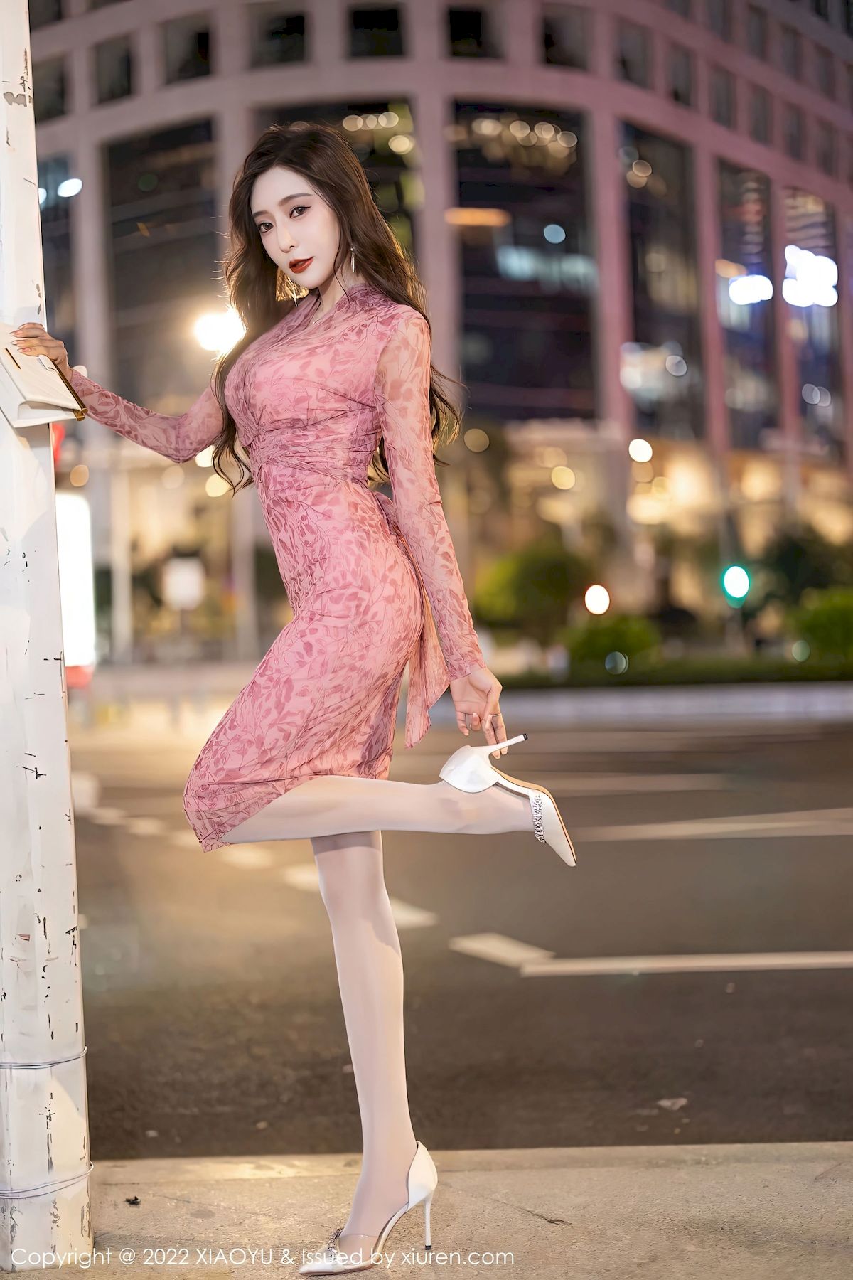 王馨瑶yanni - 浅红色连衣裙+原色丝袜性感写真