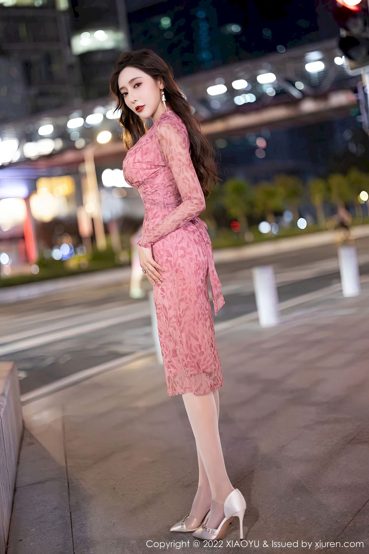 王馨瑶yanni - 浅红色连衣裙+原色丝袜性感写真