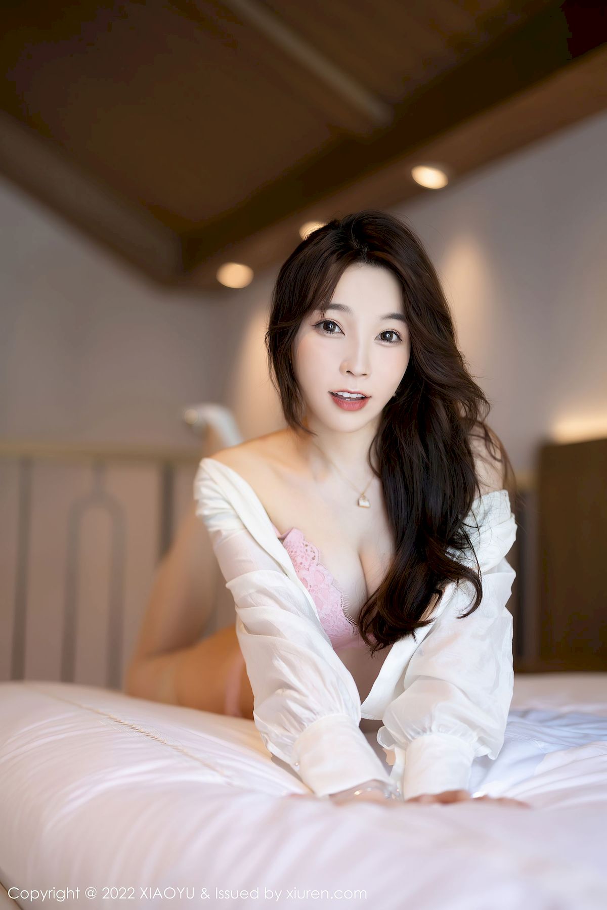 徐莉芝Booty - 白色上衣+粉色短裙性感写真