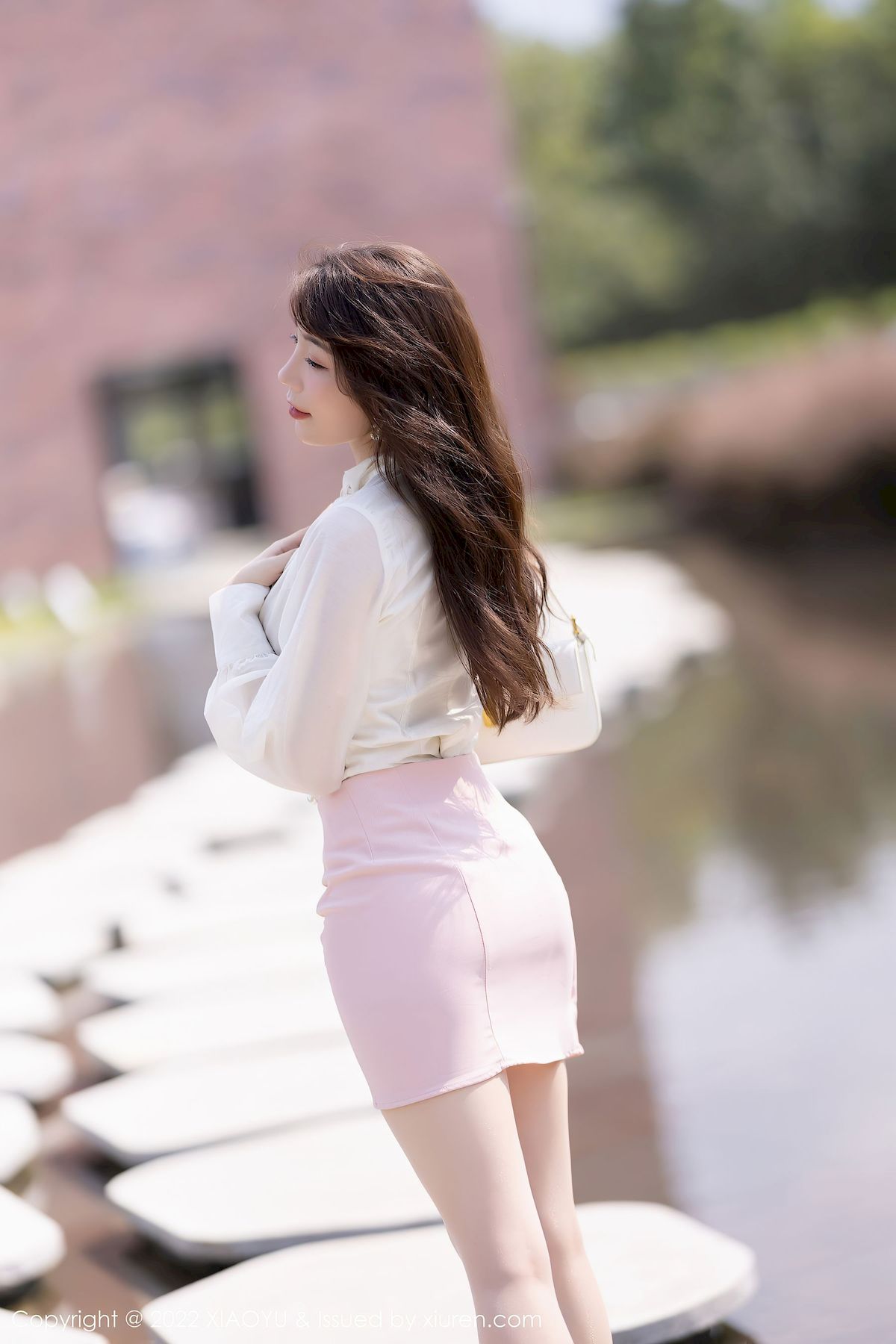 徐莉芝Booty - 白色上衣+粉色短裙性感写真