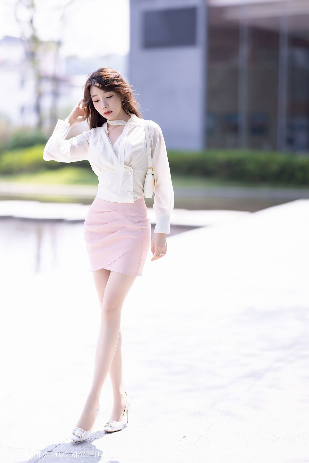 徐莉芝Booty - 白色上衣+粉色短裙性感写真