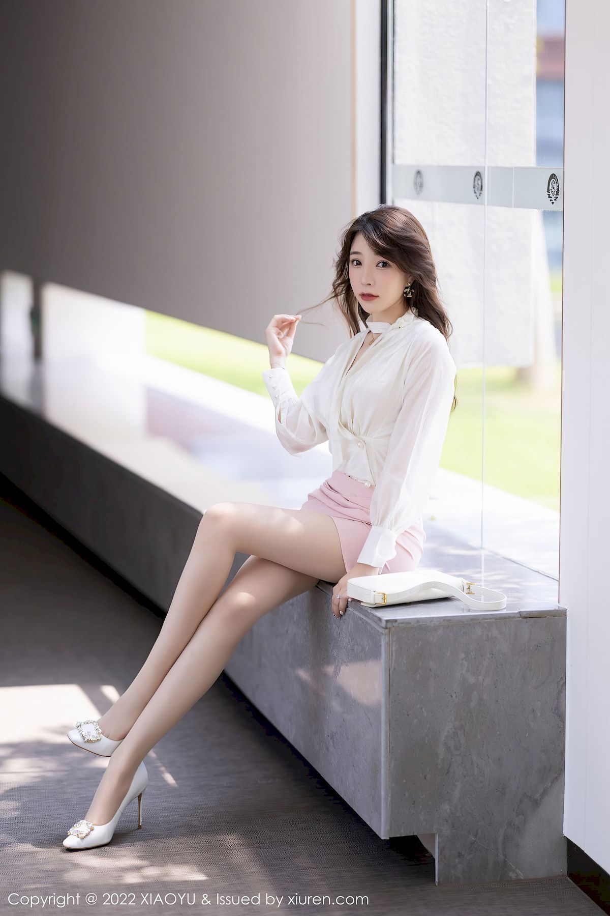 徐莉芝Booty - 白色上衣+粉色短裙性感写真