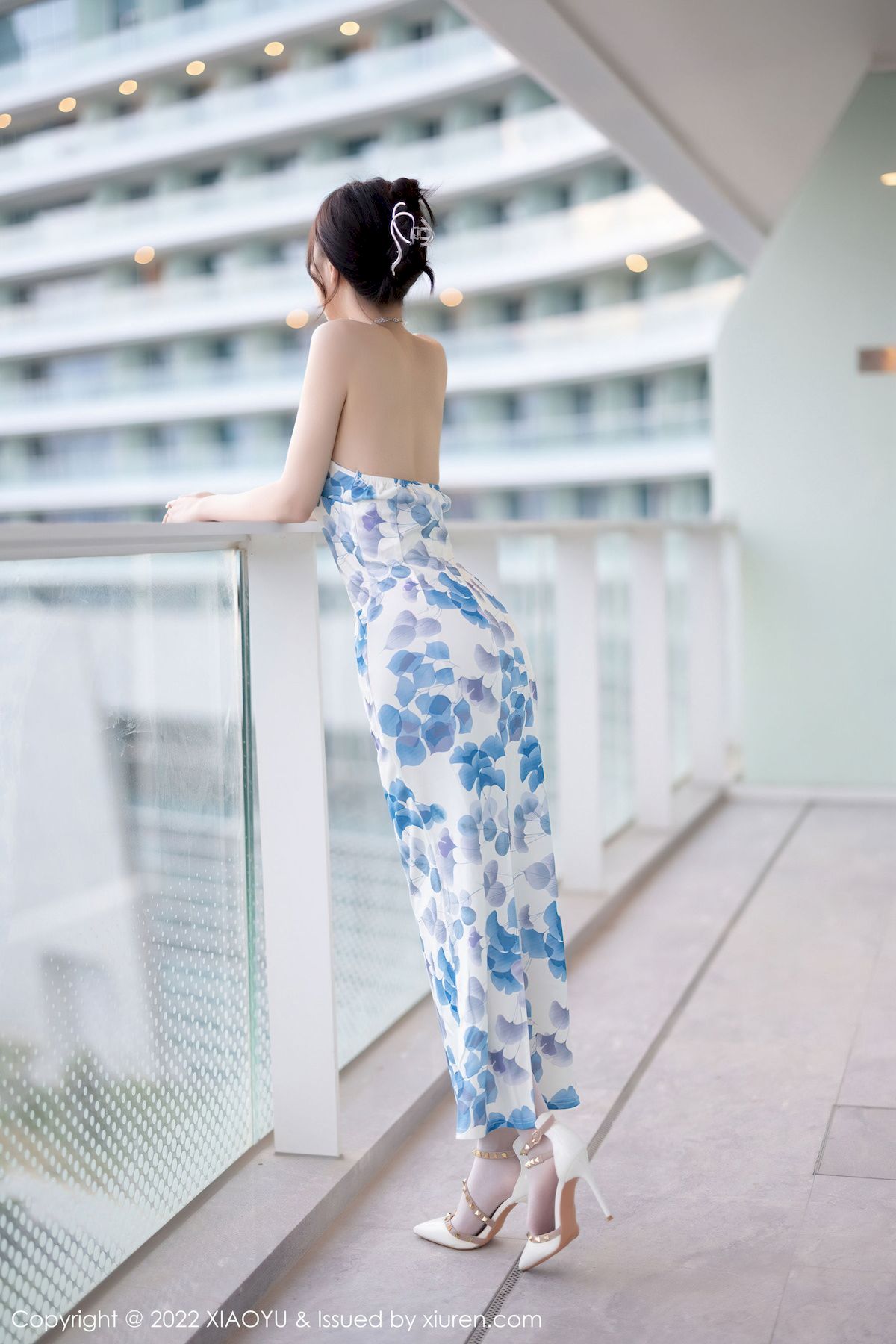 林星阑 - 露肩连衣裙+白色丝袜性感写真