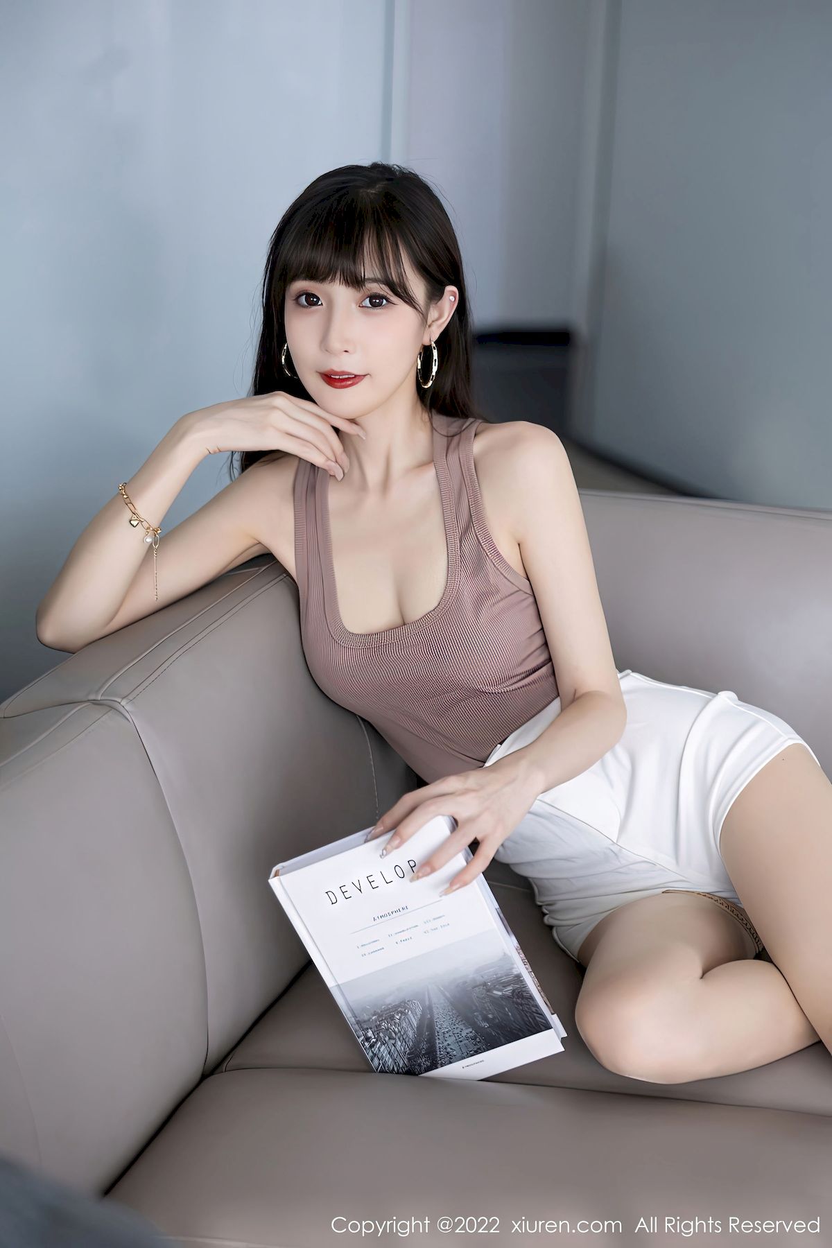 林星阑 - 咖啡色服饰+白色短裙性感写真