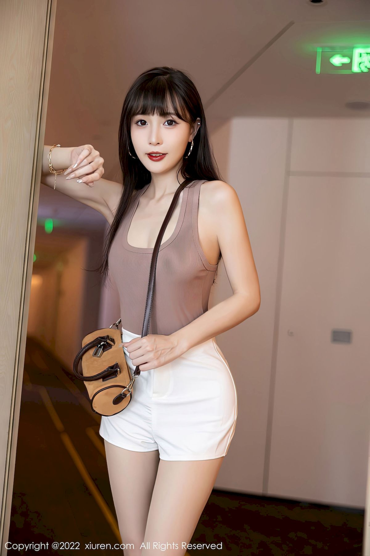 林星阑 - 咖啡色服饰+白色短裙性感写真