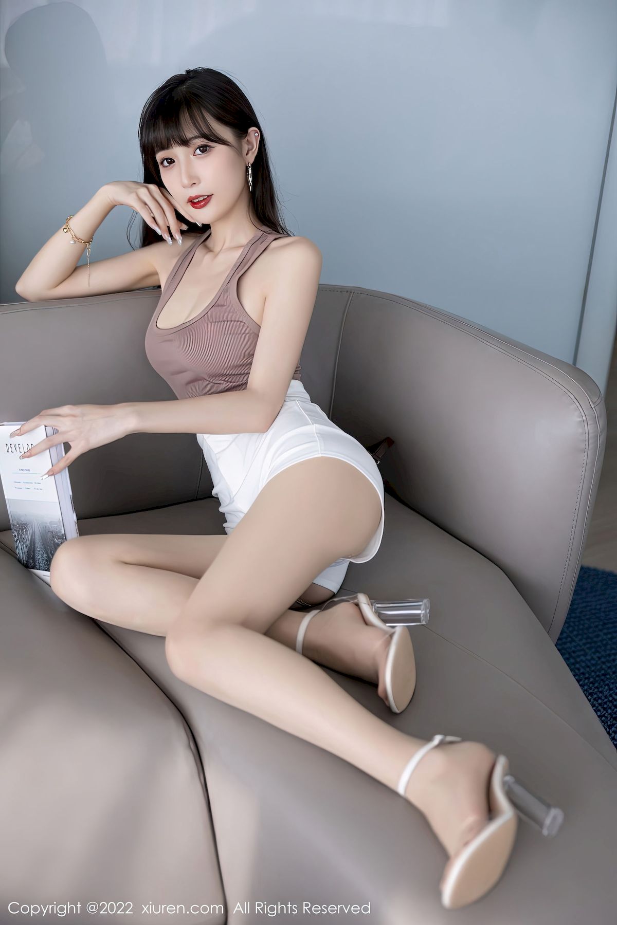 林星阑 - 咖啡色服饰+白色短裙性感写真