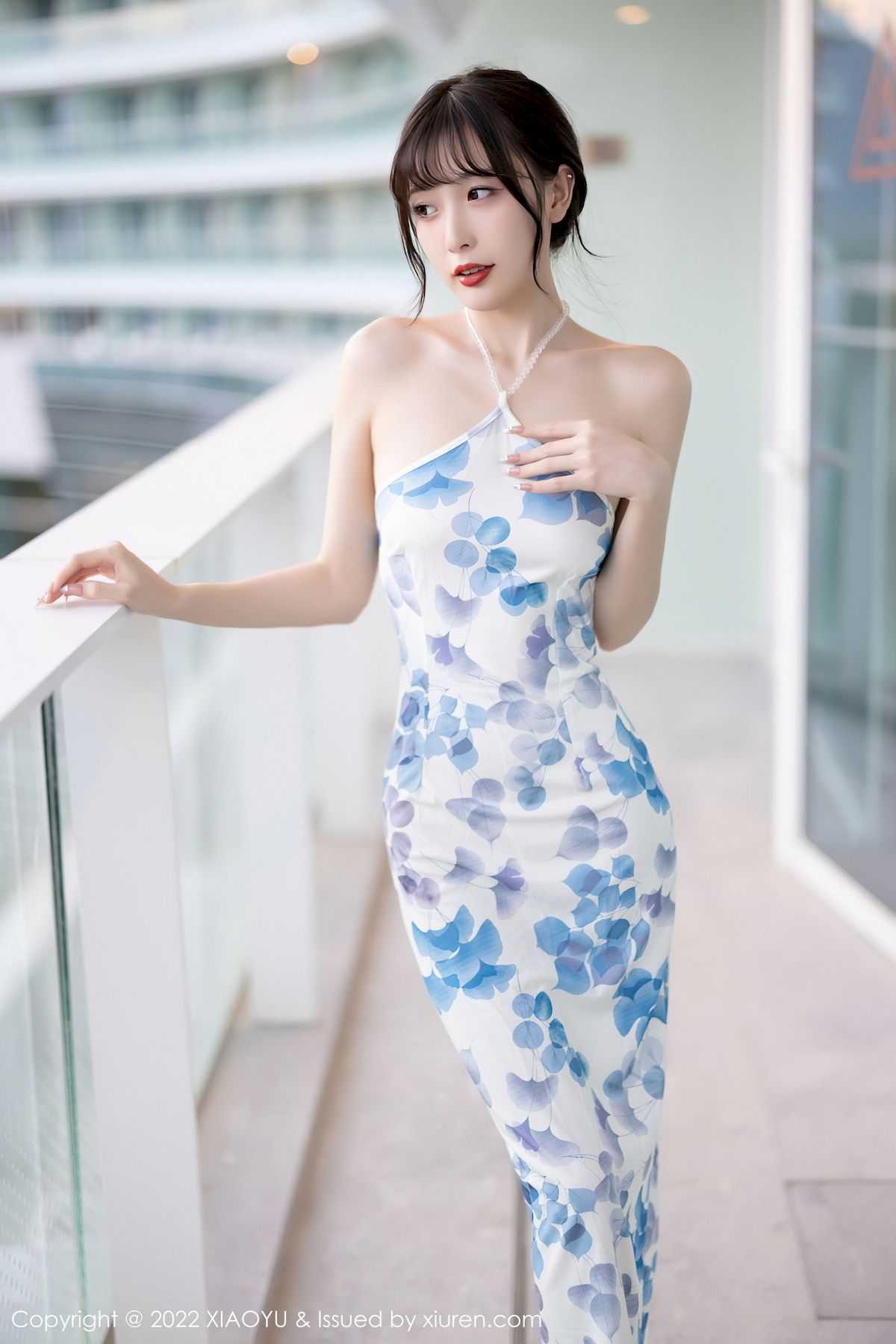 林星阑 - 露肩连衣裙+白色丝袜性感写真