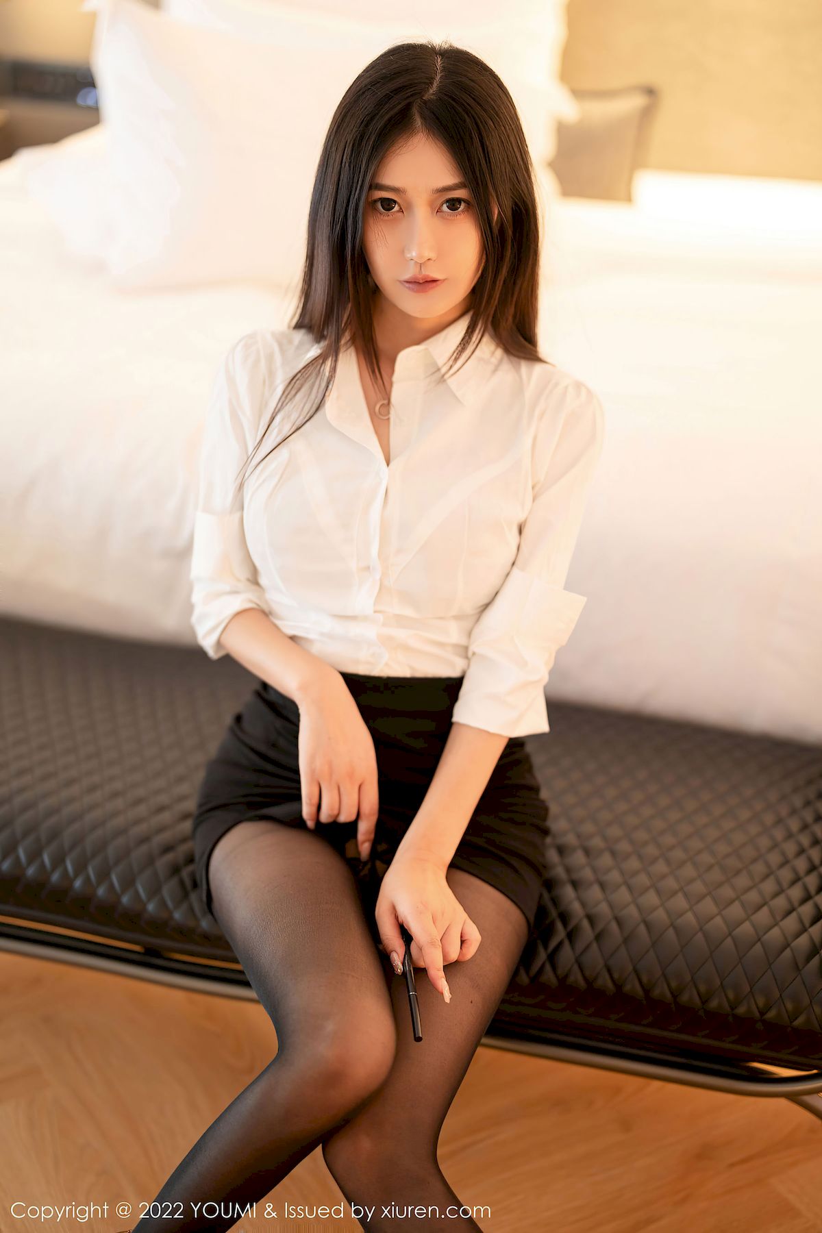 laura阿姣 - 职场制服+黑丝OL性感写真