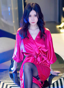 [秀人XiuRen] No.5586 新人模特laura阿姣 - 红色睡裙+诱人黑丝性感写真