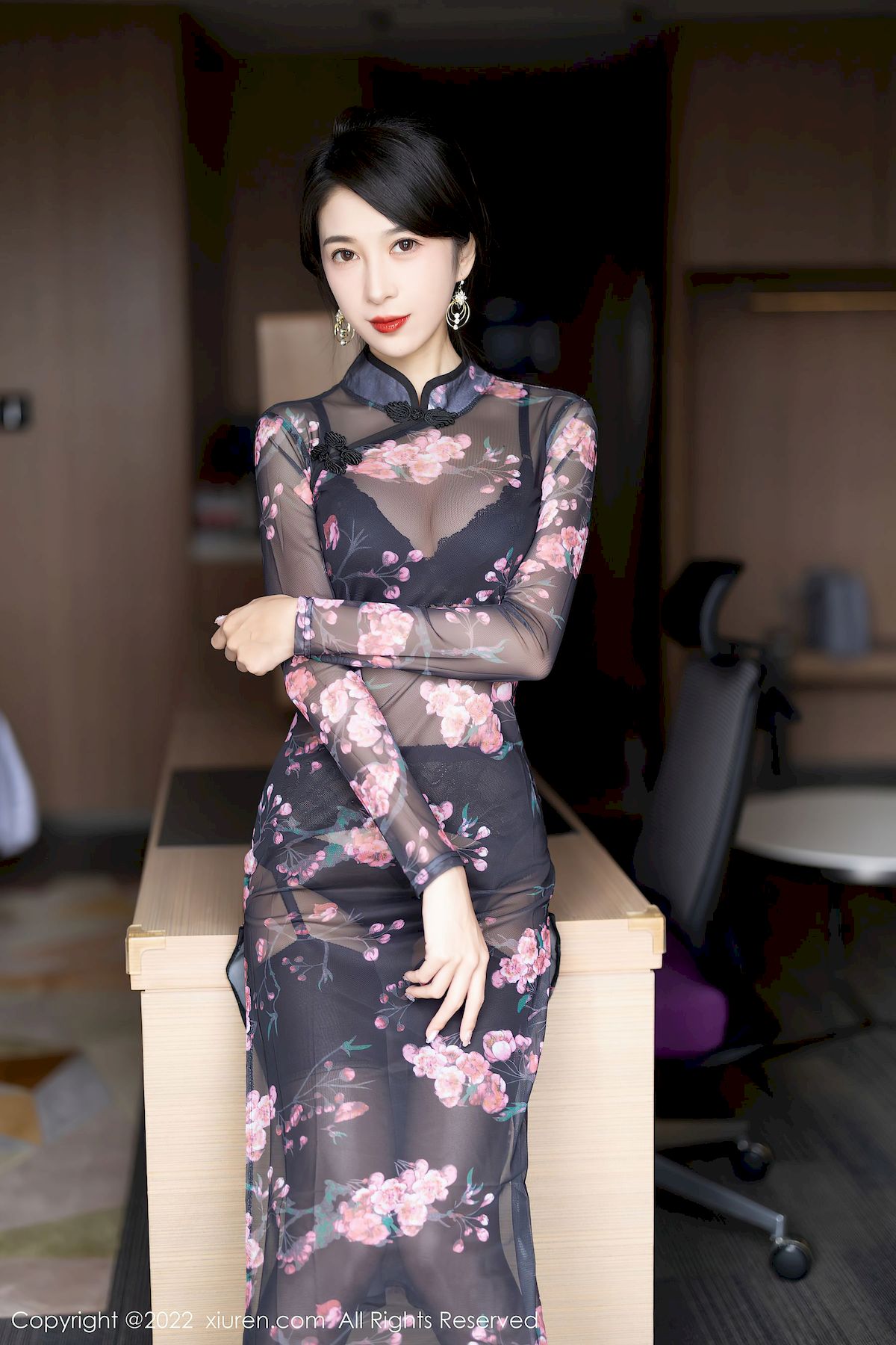 林乐一 - 花纹图案旗袍+魅惑黑丝性感写真
