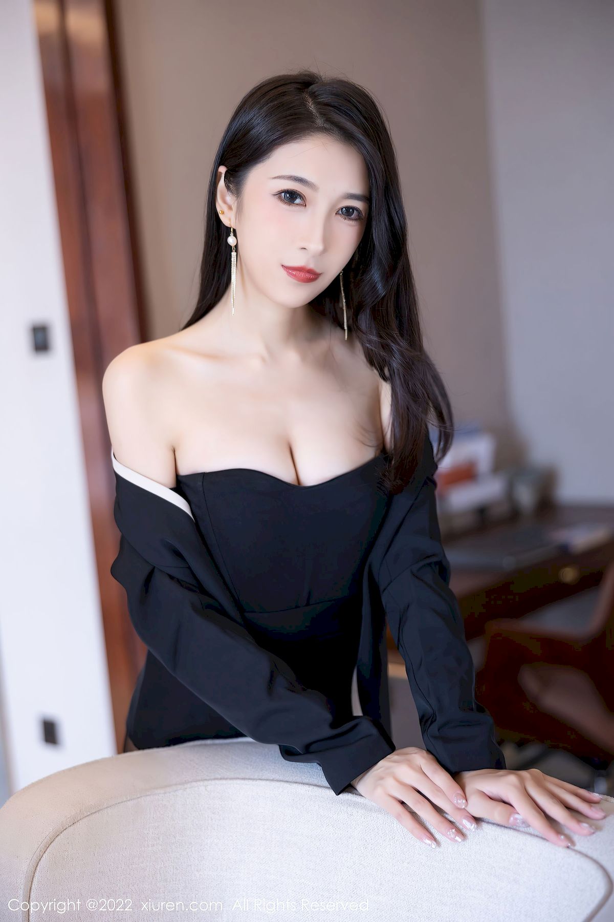 林乐一 - 职场OL制服+黑丝美腿性感写真