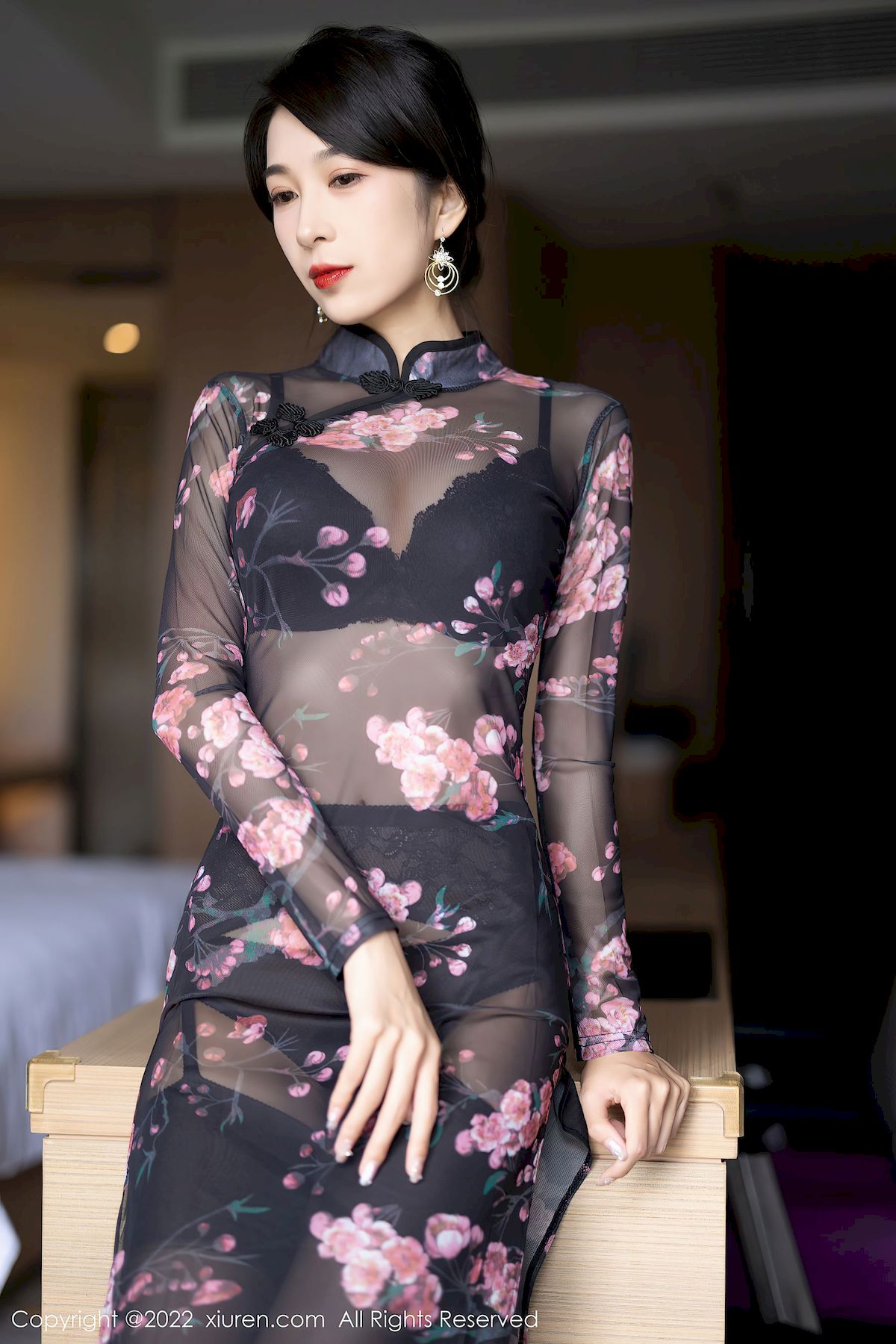 林乐一 - 花纹图案旗袍+魅惑黑丝性感写真