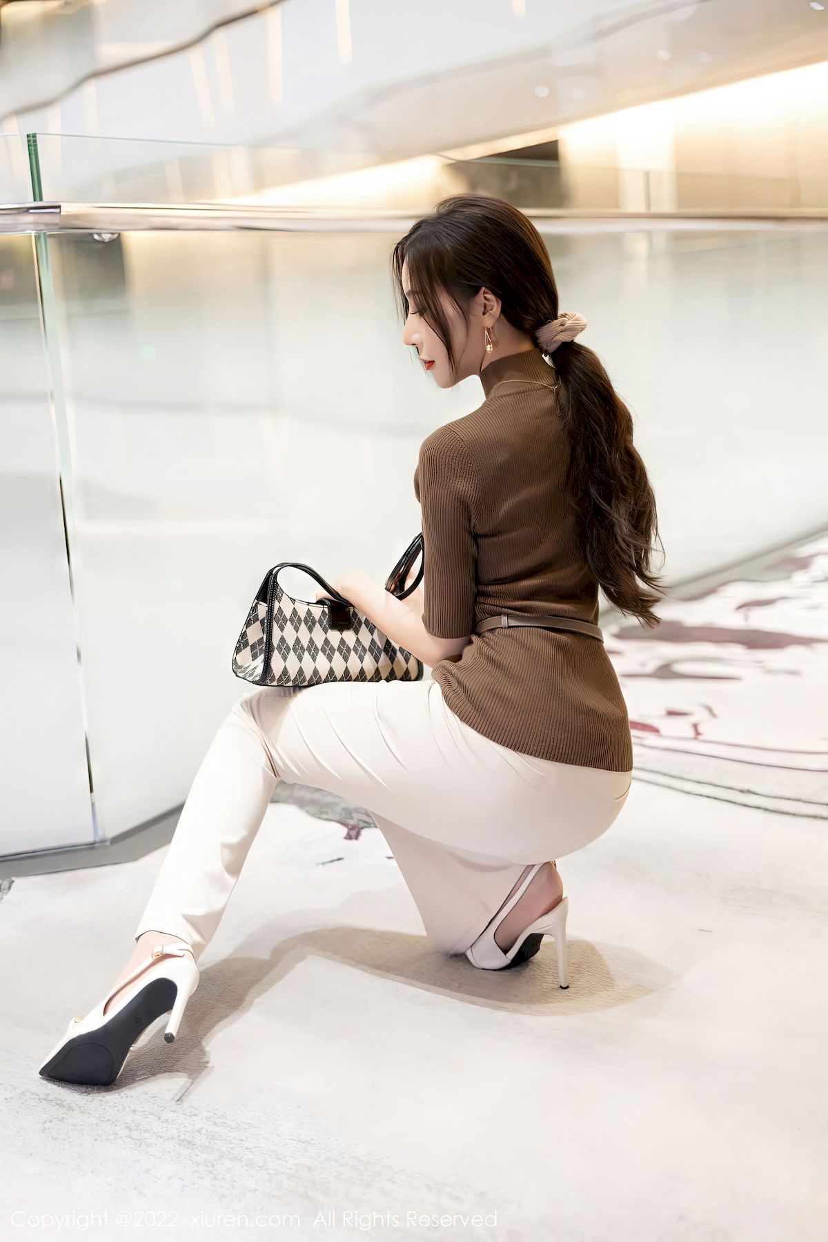 王馨瑶yanni - 收身上衣+白色长裤性感写真