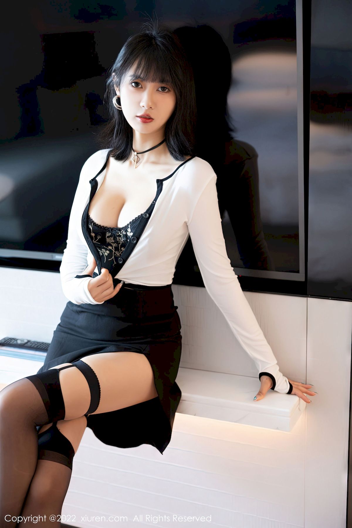 林子遥 - 白色轻透上衣+黑色短裙性感写真