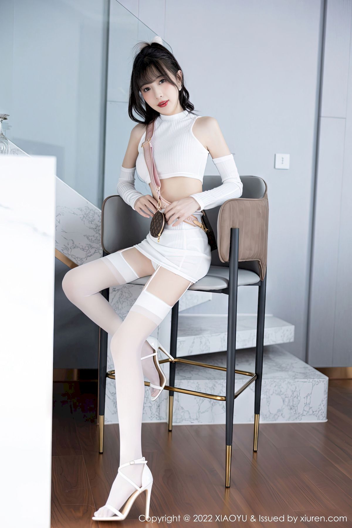 林星阑 - 白色短款上衣+白色丝袜性感写真