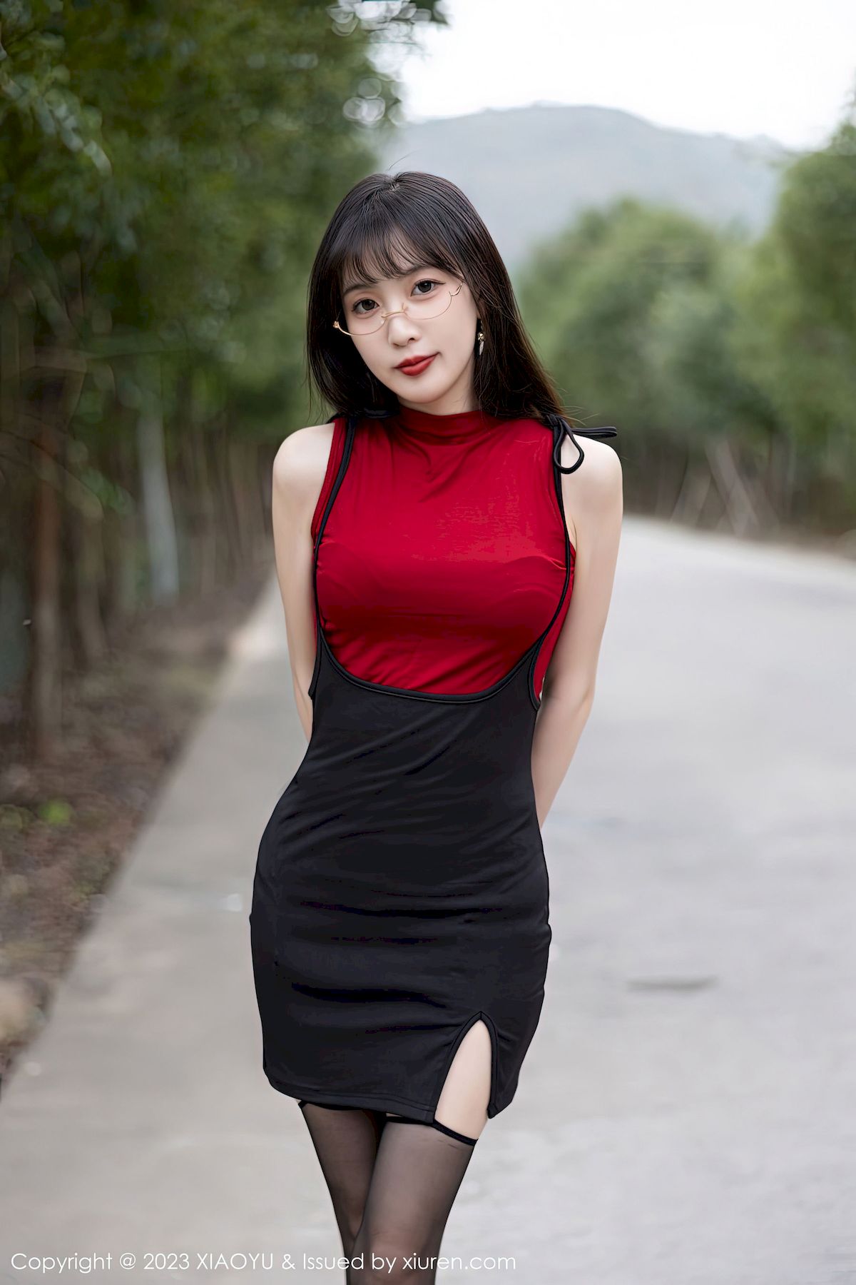 林星阑 - 红色上衣+黑丝吊裙性感写真