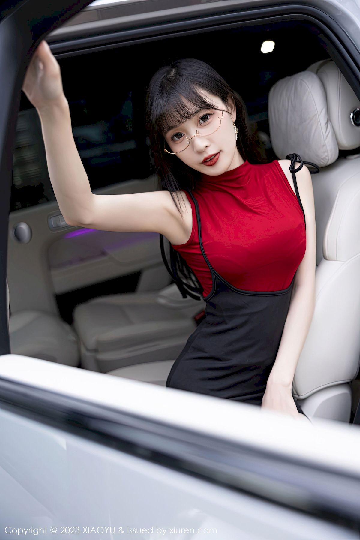林星阑 - 红色上衣+黑丝吊裙性感写真