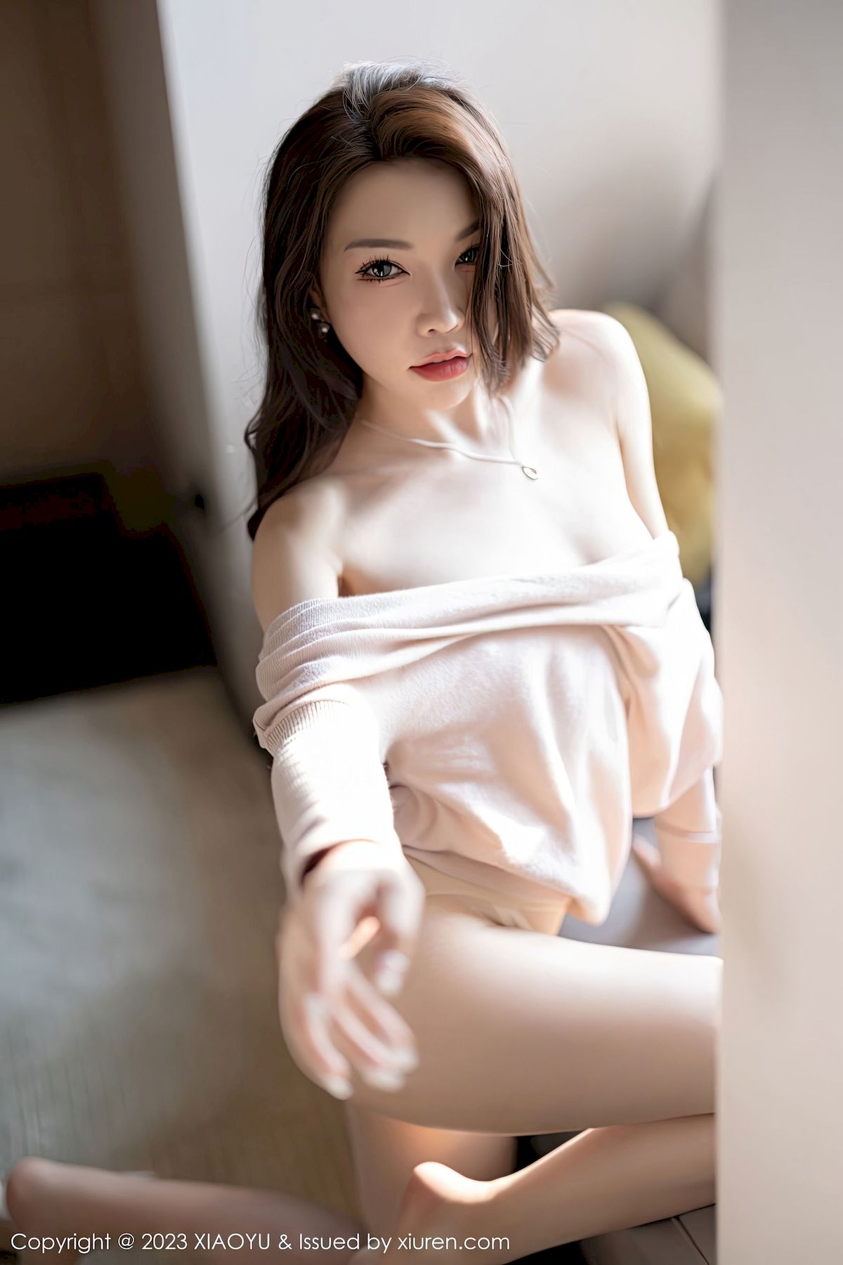 徐莉芝Booty - 暖色上衣+白色长裤性感写真
