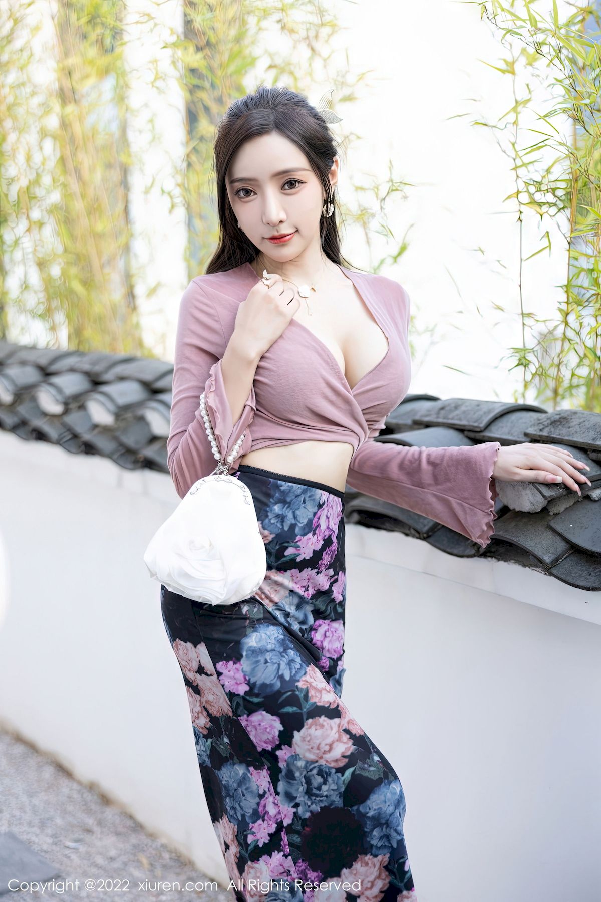王馨瑶yanni - 粉灰色上衣+花色长裙性感写真