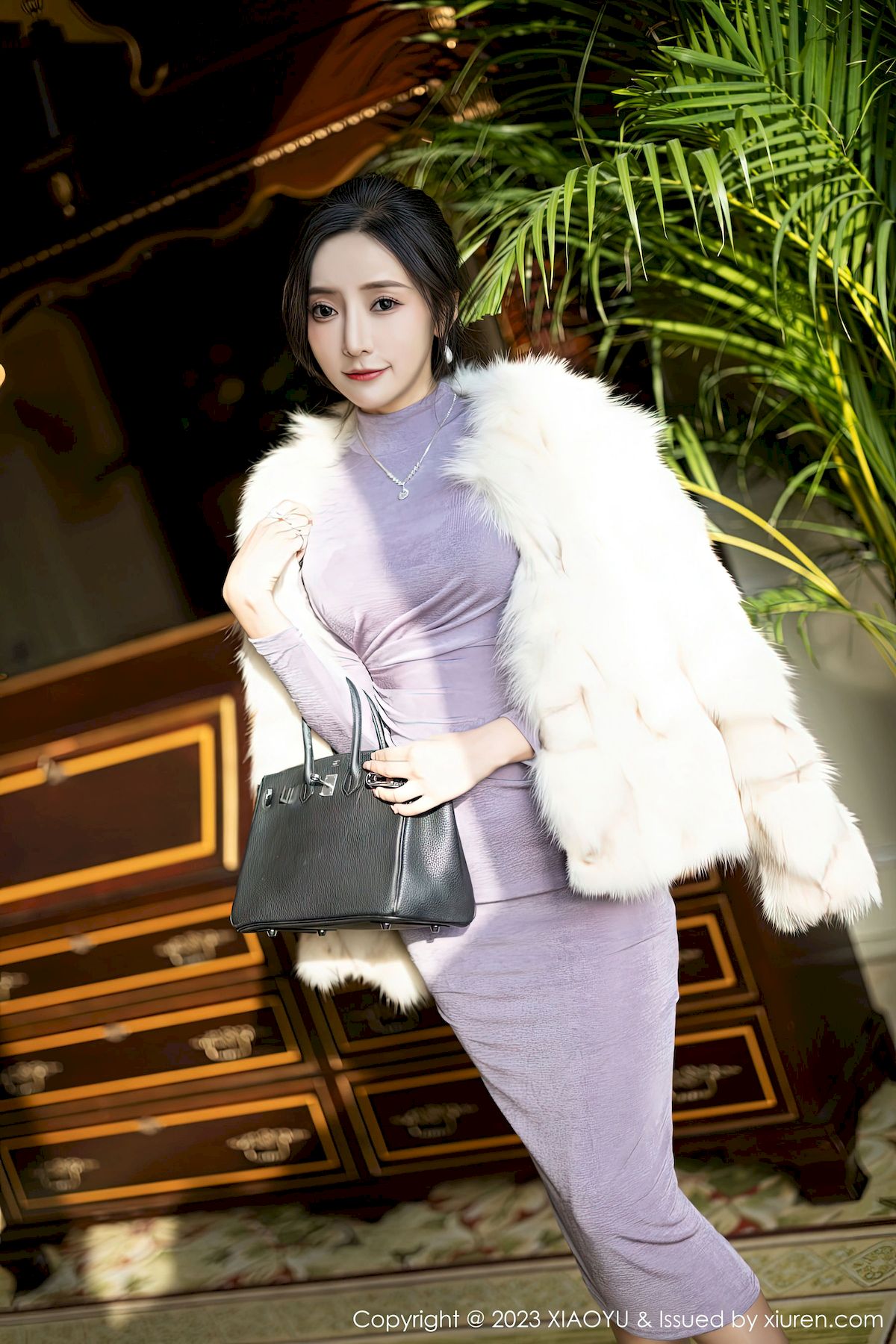 王馨瑶yanni - 淡紫色收身连衣长裙性感写真