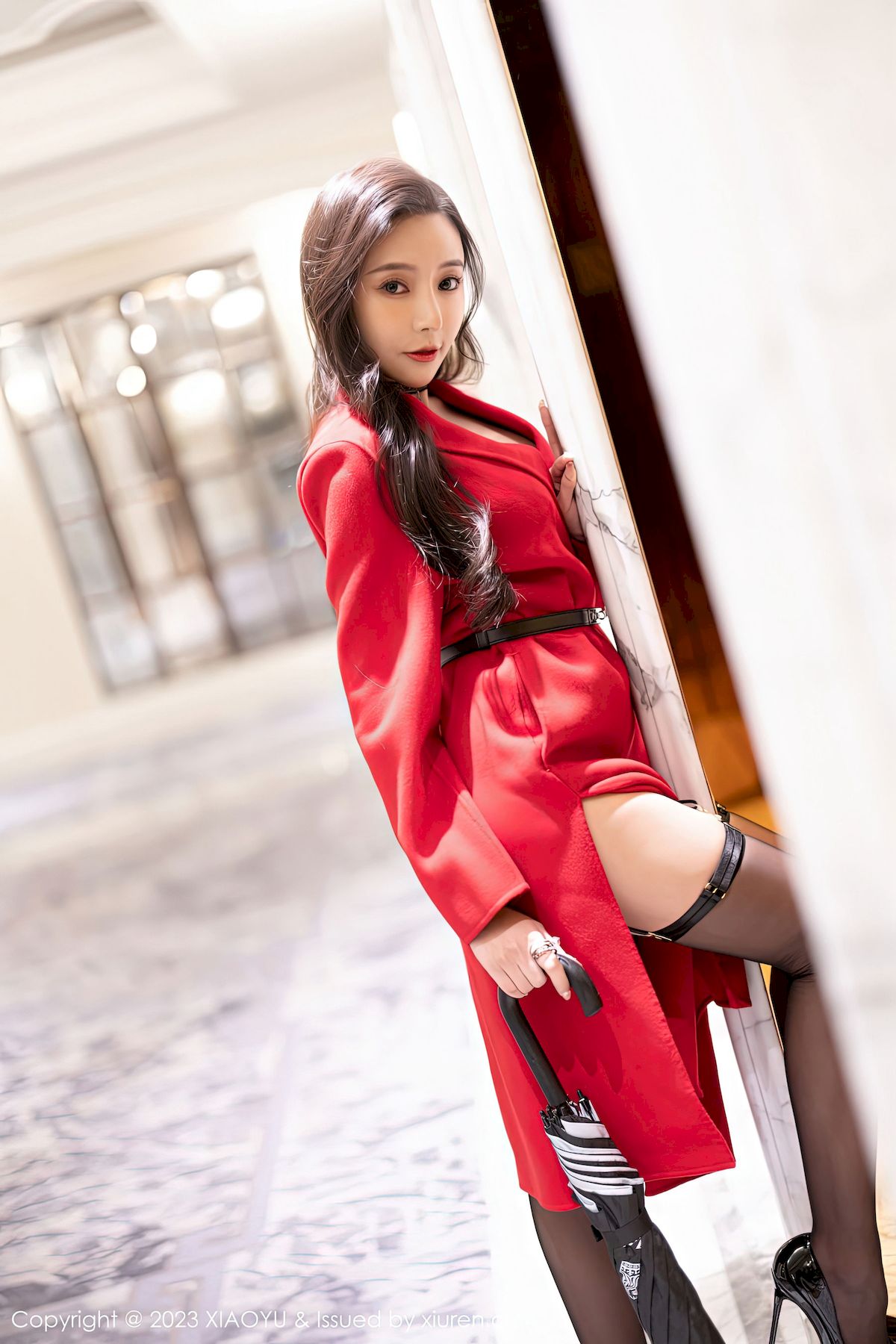 王馨瑶yanni - 红色外衣+黑丝内衣性感写真