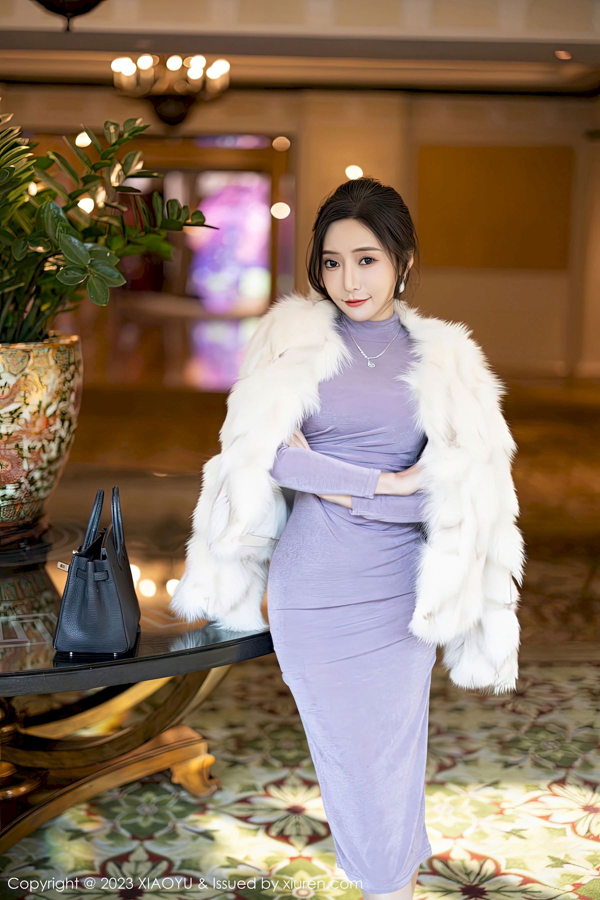 王馨瑶yanni - 淡紫色收身连衣长裙性感写真