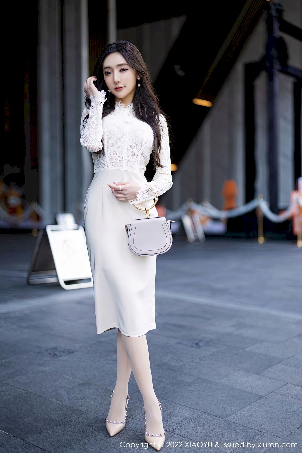 王馨瑶yanni - 白色长裙+原色丝袜性感写真