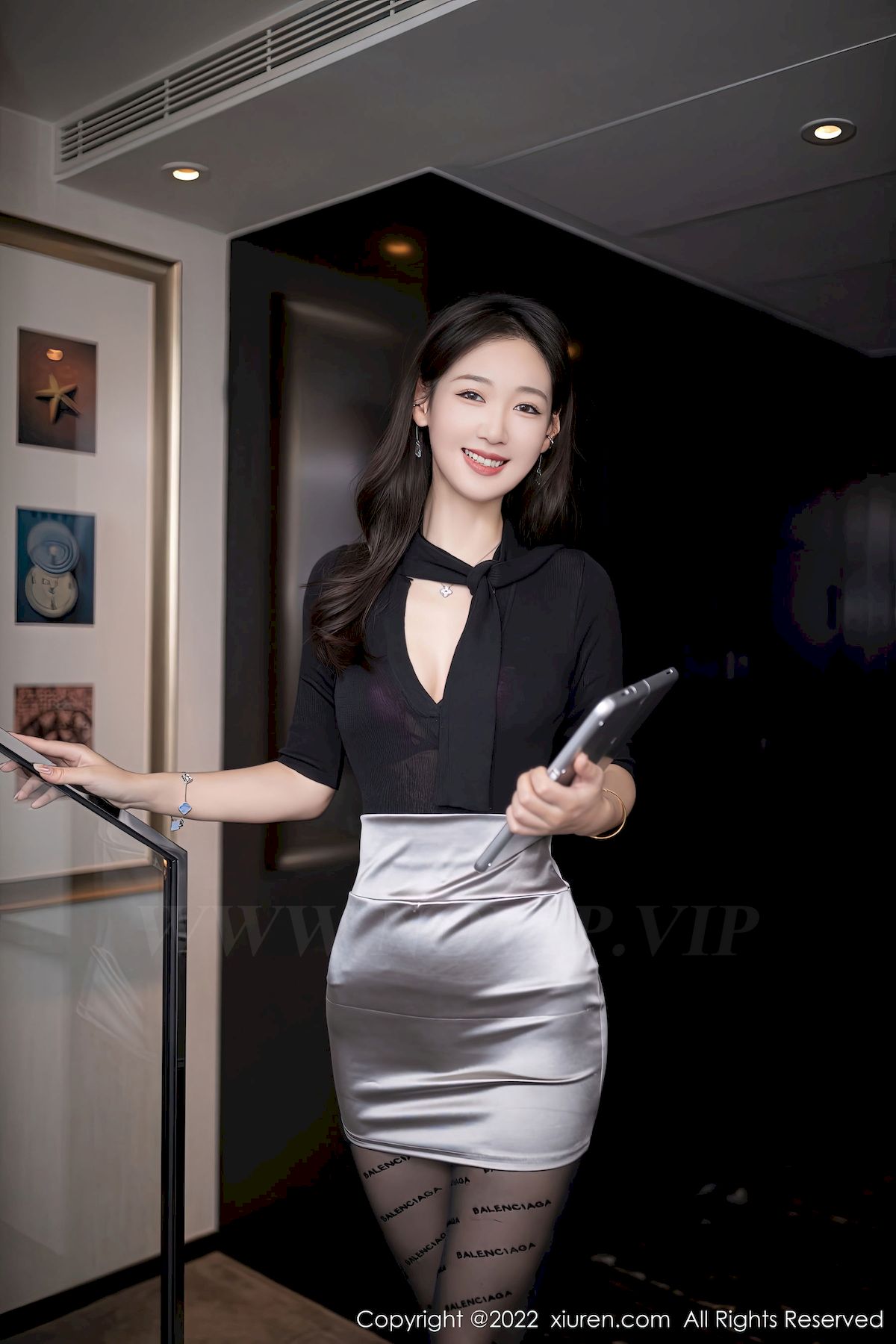 唐安琪 - 黑色上衣+银色短裙北京旅拍