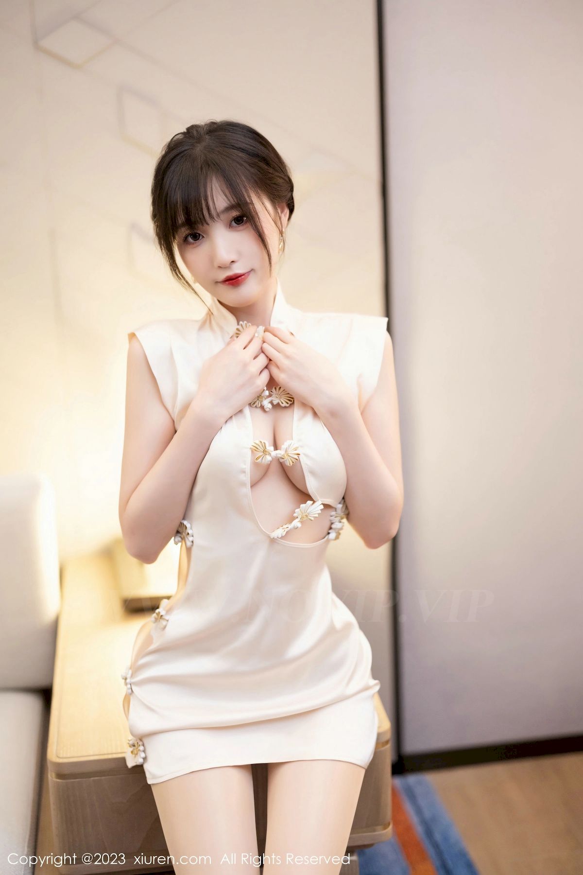 林星阑 - 短款旗袍+原色丝袜性感写真