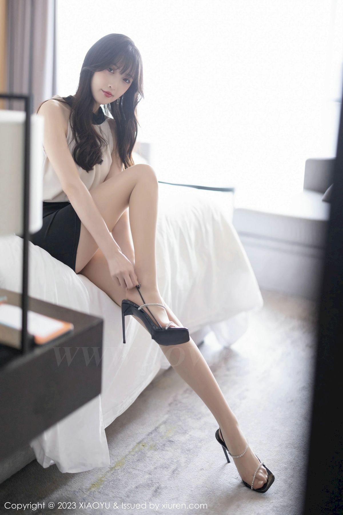 林星阑 - 浅色上衣+黑色短裙性感写真