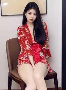 [秀人XiuRen] No.5736 模特可乐Vicky - 红色服饰+原色丝袜性感写真
