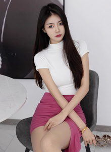 [XiuRen秀人网] No.6239 模特可樂Vicky - 白色上衣+玫红短裙性感写真