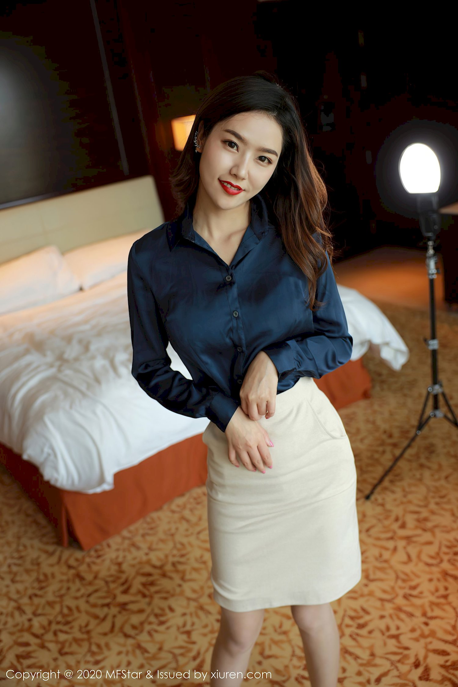 方子萱 - 秘书OL+高挑身姿性感写真