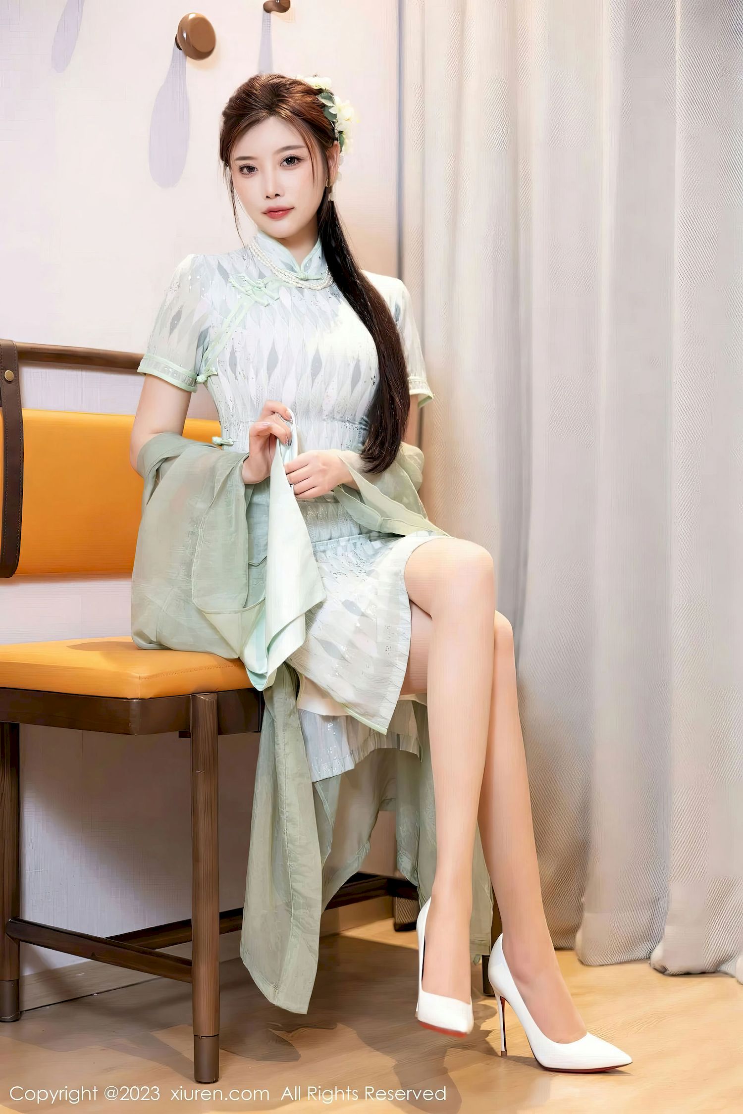 杨晨晨Yome - 淡绿旗袍+原丝美腿写真