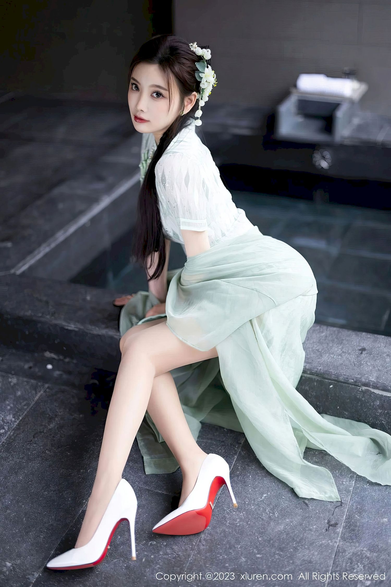 杨晨晨Yome - 淡绿旗袍+原丝美腿写真