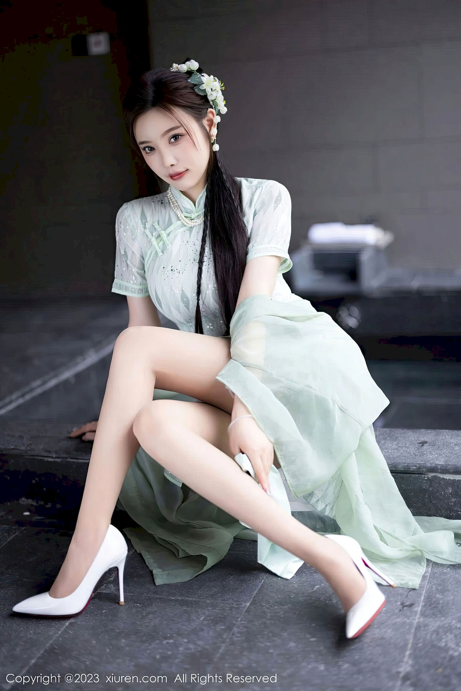 杨晨晨Yome - 淡绿旗袍+原丝美腿写真