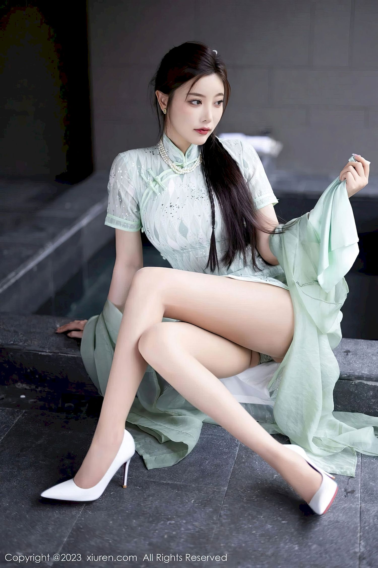 杨晨晨Yome - 淡绿旗袍+原丝美腿写真