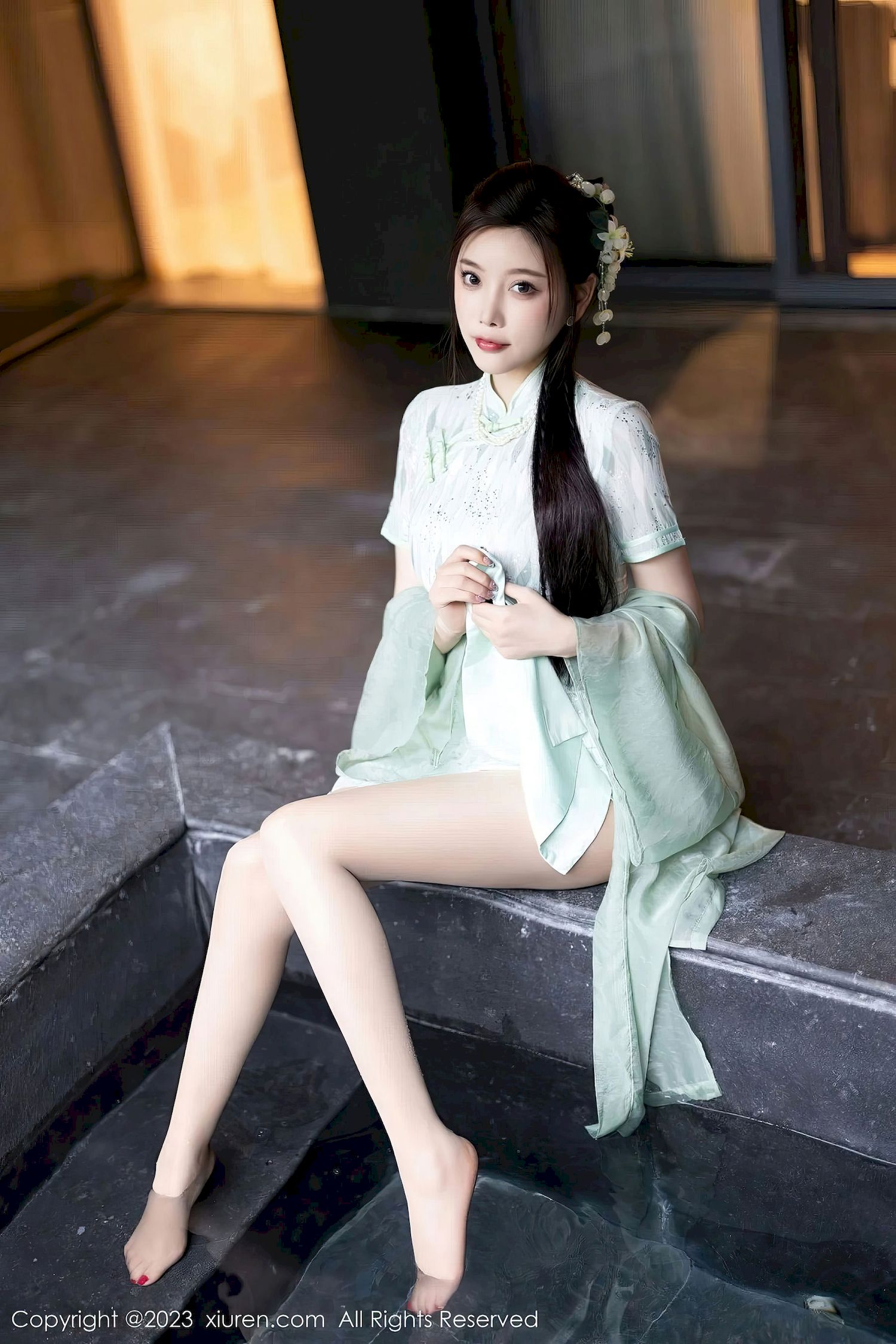 杨晨晨Yome - 淡绿旗袍+原丝美腿写真