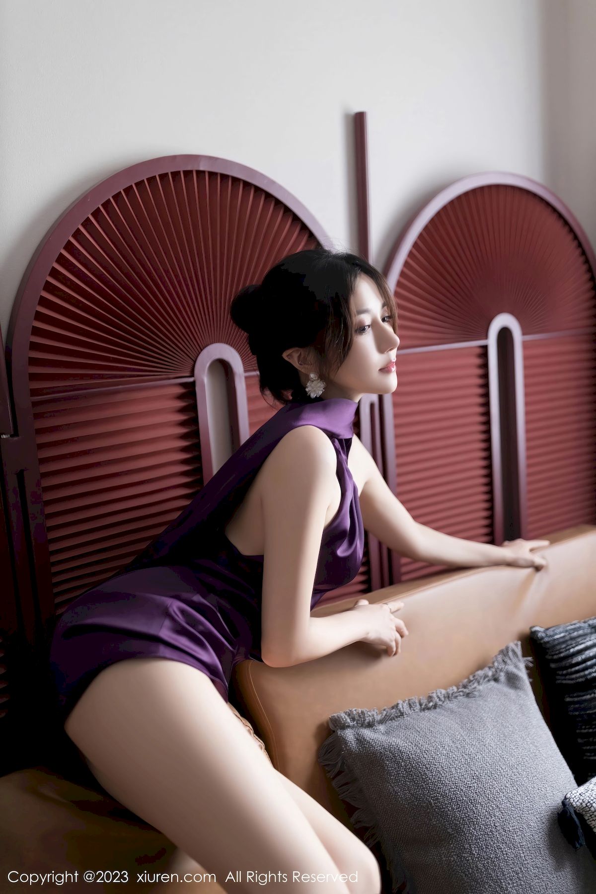 鱼子酱Fish - 紫色短裙+原色丝袜诱人写真