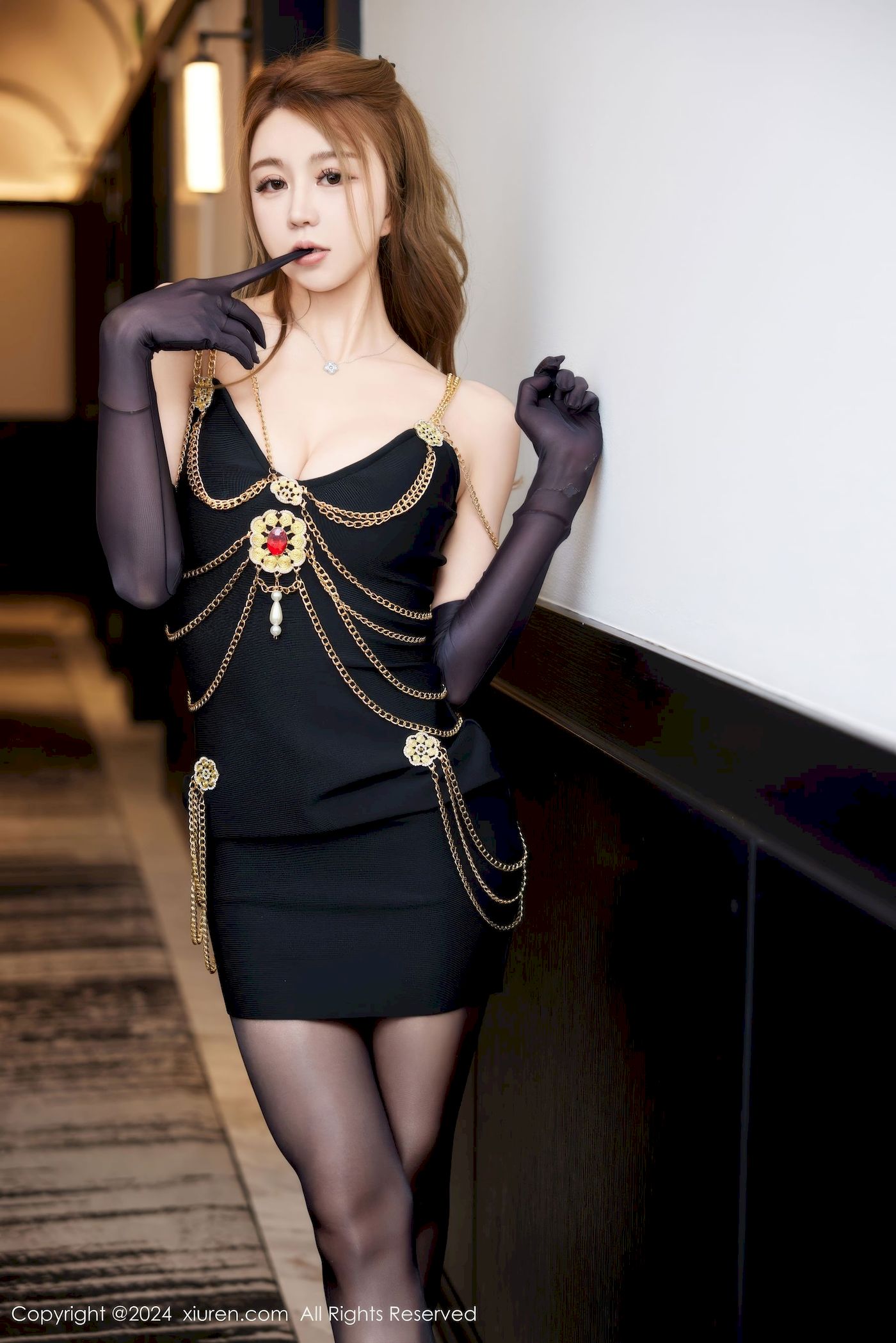 Zoe柚柚 - 连衣短裙+凹凸身材性感写真